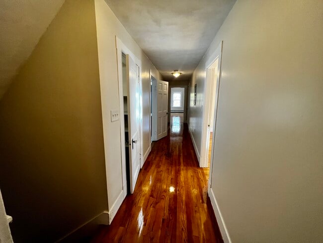 Building Photo - 19 Banks St