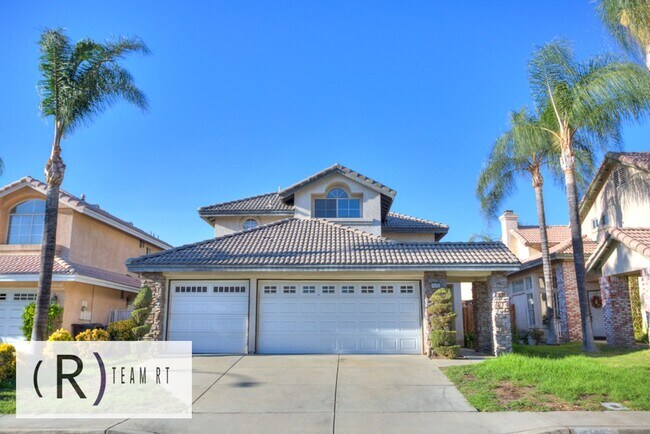 Foto del edificio - Grand and Dazzling 4 Bedroom 3 Bathroom 2 Story East Heritage Home