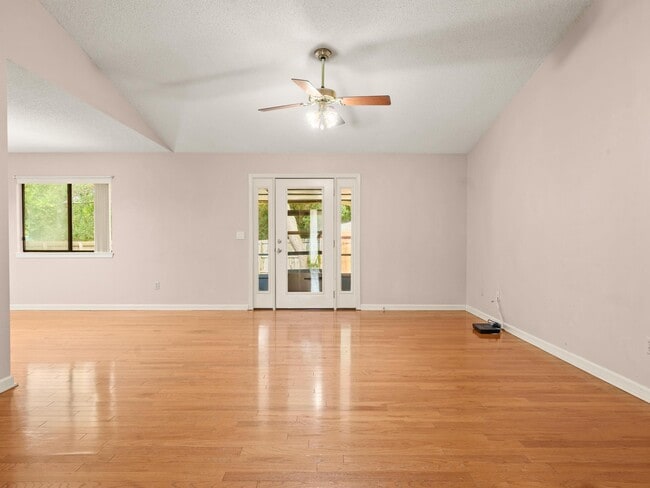 Building Photo - 339 Evergreen Ave