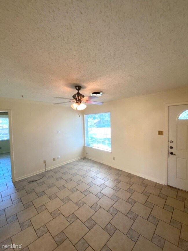 Foto del edificio - 3 br, 1 bath House - 1512 S W S Young Dr