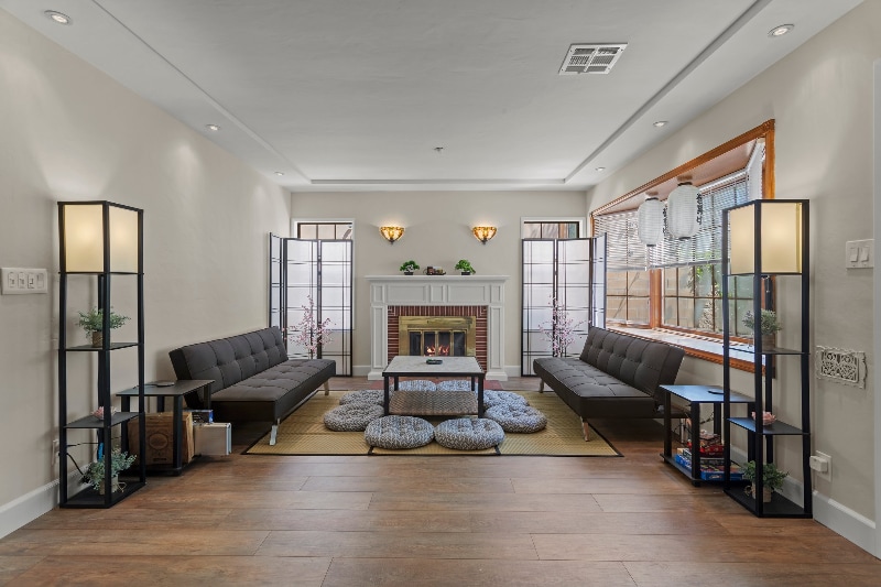 Primary Photo - 1015 E Verdugo Ave