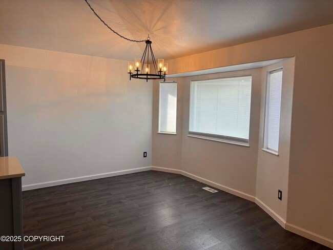 Building Photo - Beautiful East Anchorage 3 Bedroom Home!
