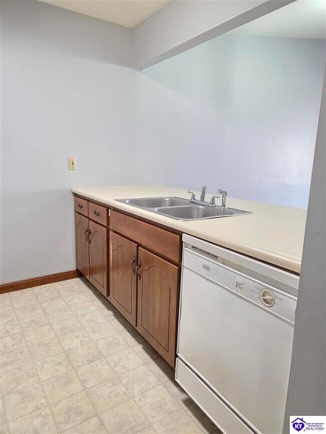 Foto del edificio - 629 Potomac Ct