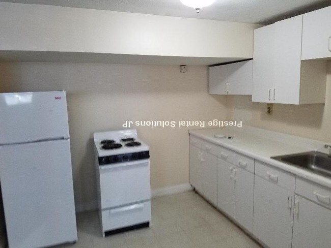 Building Photo - 12 Vinal St