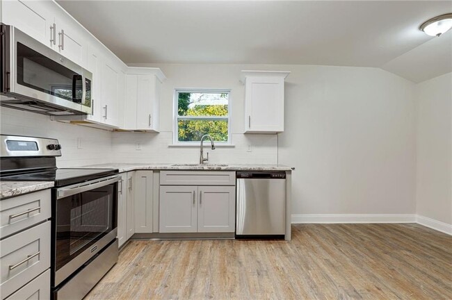 Building Photo - 104 Klassing St SW
