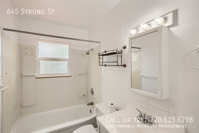 Foto del edificio - 645 Strong St