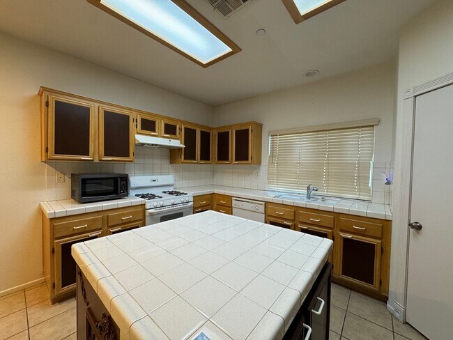Building Photo - 785 Ventana Ridge
