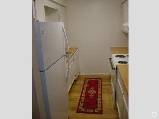Kitchen - Hillsdale Apartments