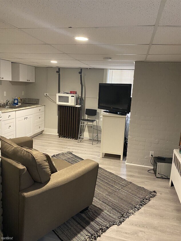 Primary Photo - 1 br, 1 bath Apartment - 109 S Huron St Apt 4