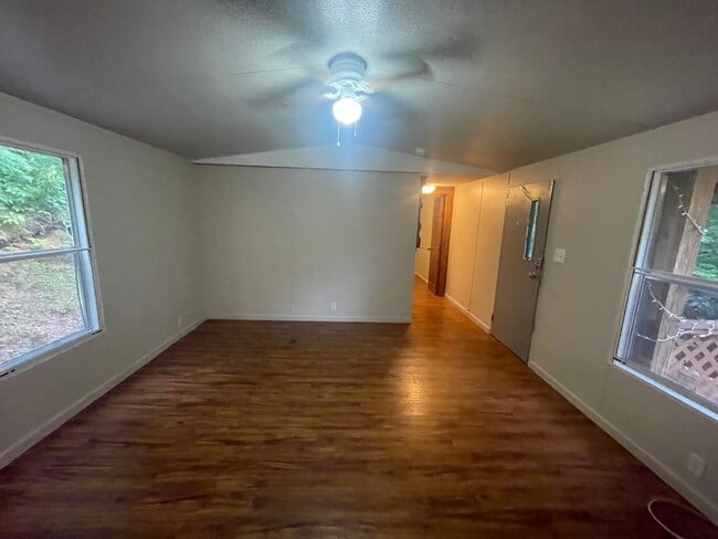 Building Photo - 574 Peach Orchard Rd