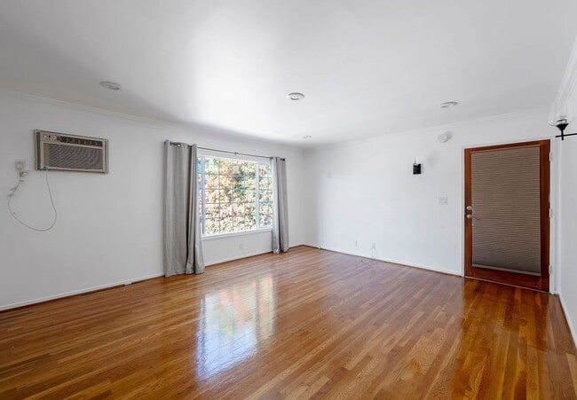 Photo - 1008 North Stanley Avenue Apartment