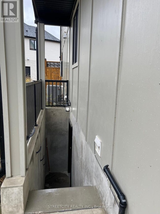 Photo du bâtiment - 1304 Bush Hill Link