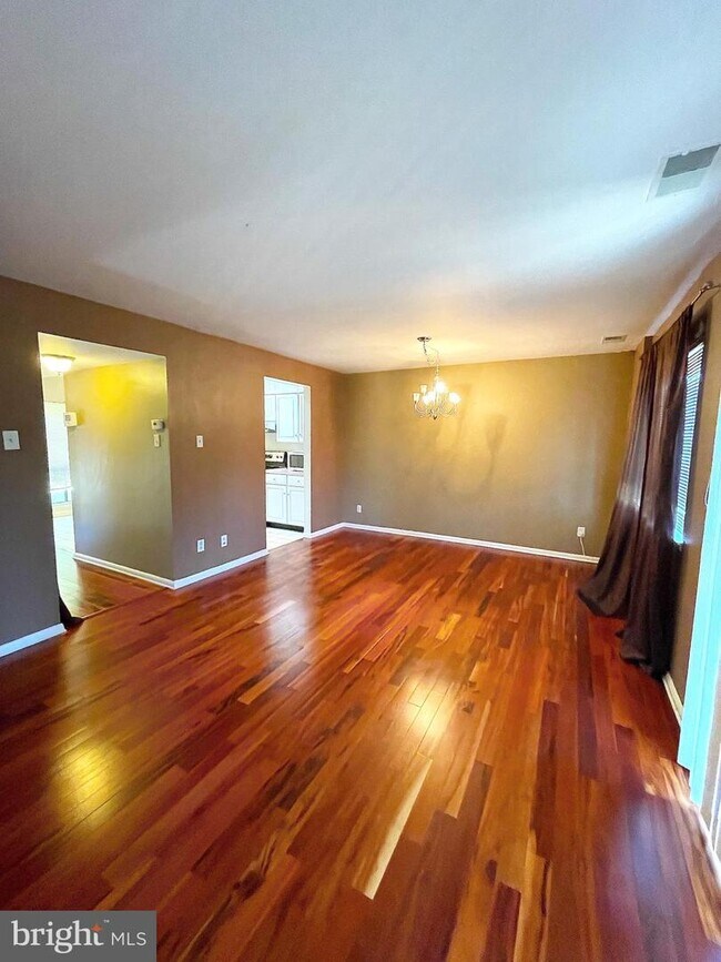 Foto del edificio - 8212 Canning Terrace