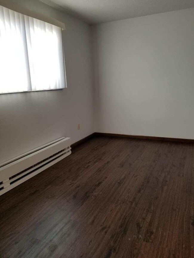 Building Photo - SW 1 Bedroom, Secure entry, Heat/Water Paid!