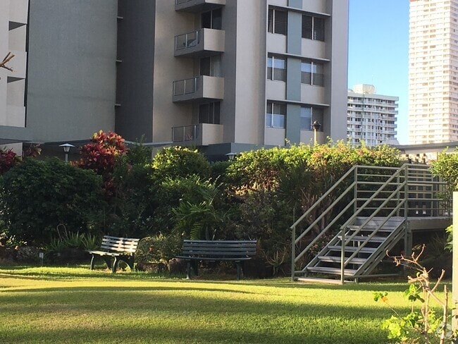 Building Photo - 2651 Kuilei St