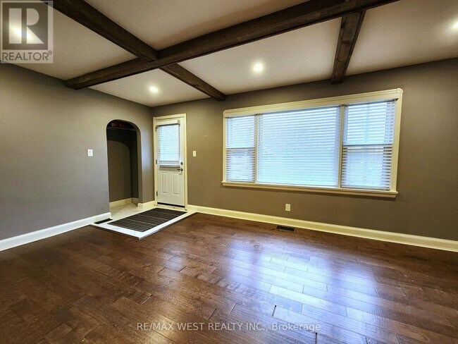 Photo du bâtiment - 134 Harmony Rd S