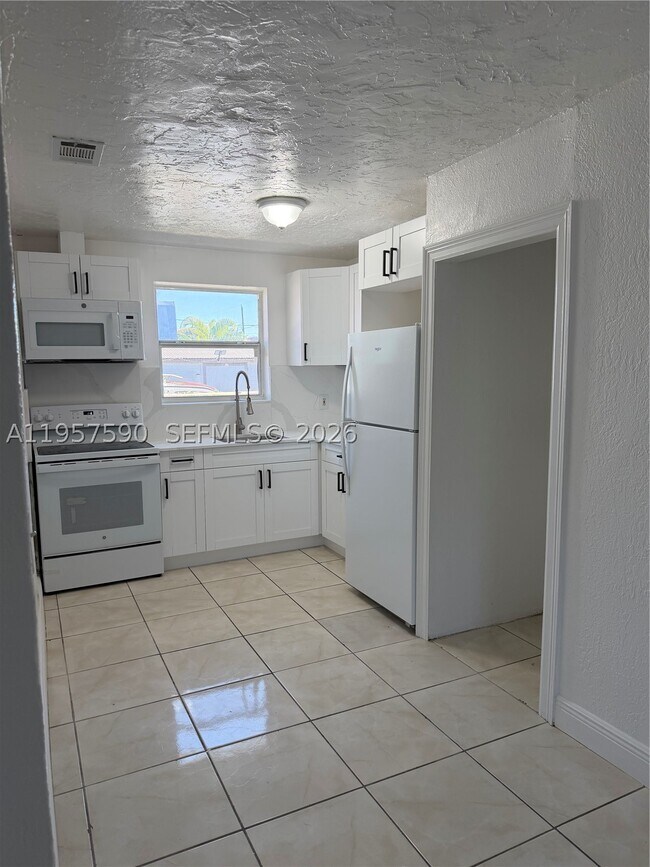 Foto del edificio - 2287 NW 33rd St