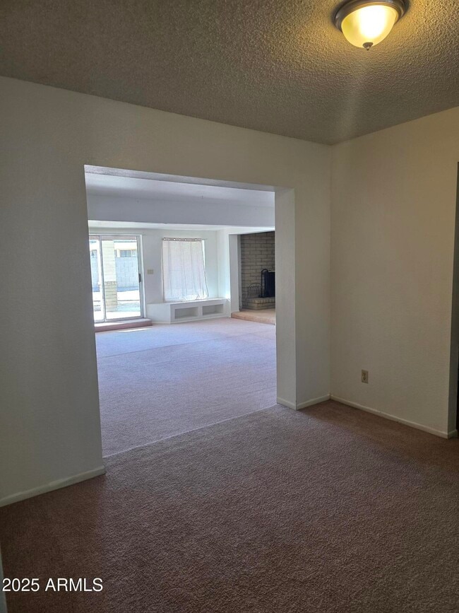 Foto del edificio - 570 N Villa Nueva Dr