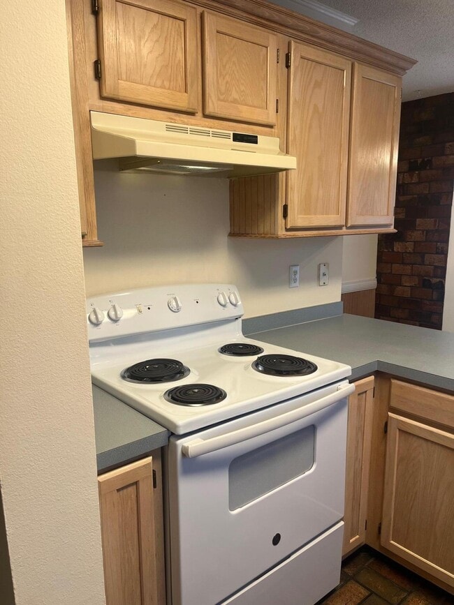Building Photo - 2220 Fulva Dr