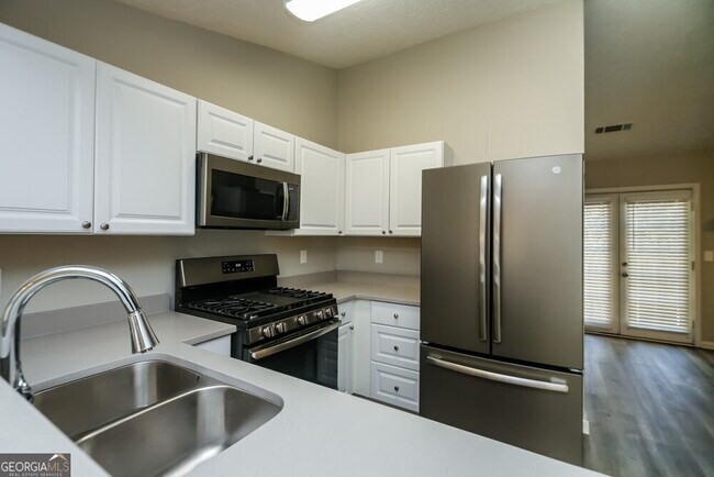 Building Photo - 353 Knollwood Ln