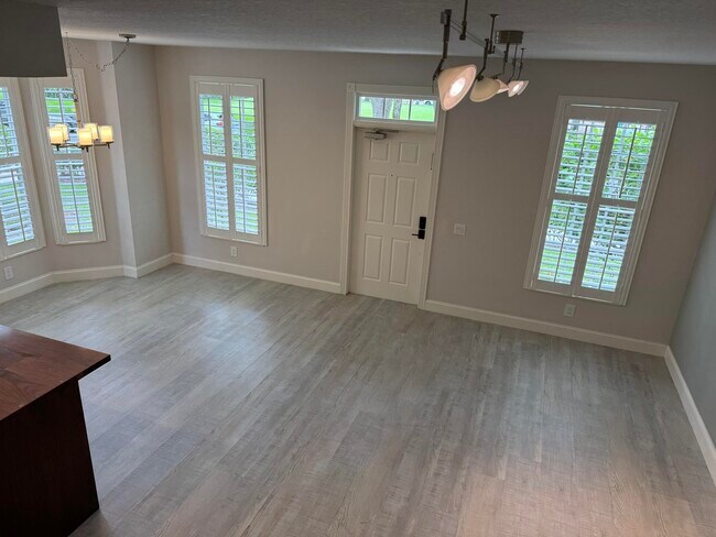 Foto del edificio - 262 Iris Dr