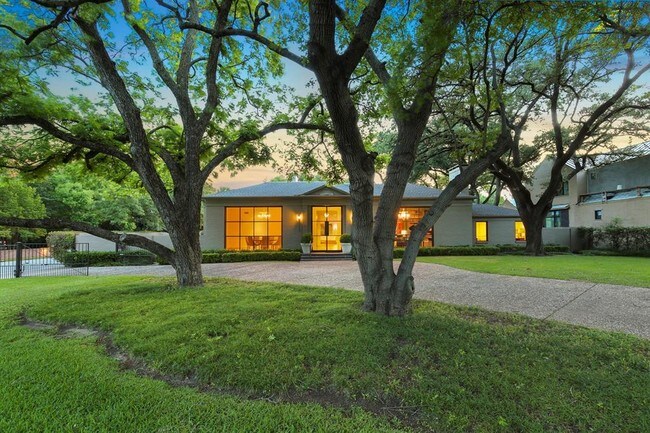 Foto del edificio - 8903 Devonshire Dr