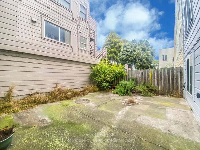 Building Photo - 691 8th Ave