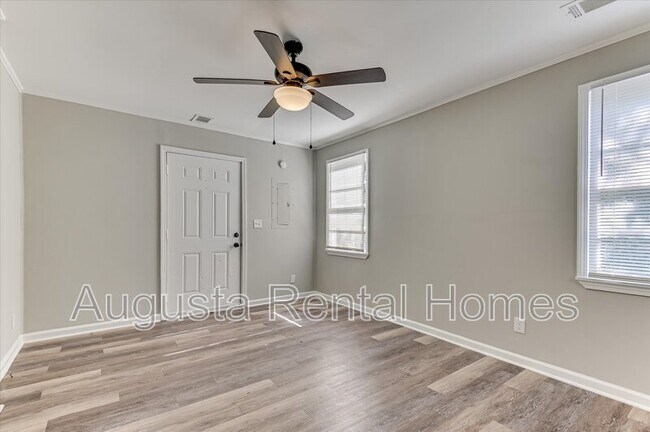 Foto del edificio - 2128 Roosevelt Dr