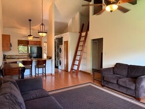 Building Photo - 15 Kulanihakoi St