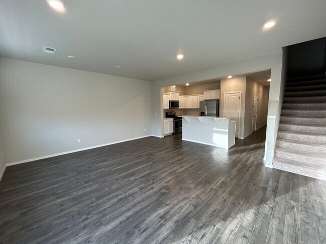 Building Photo - 3 Bedroom / 2.5 Bathroom Townhouse in NW Redmond