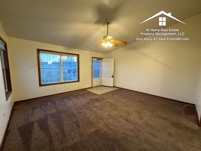 Building Photo - Sabre Circle 497–499 Duplex