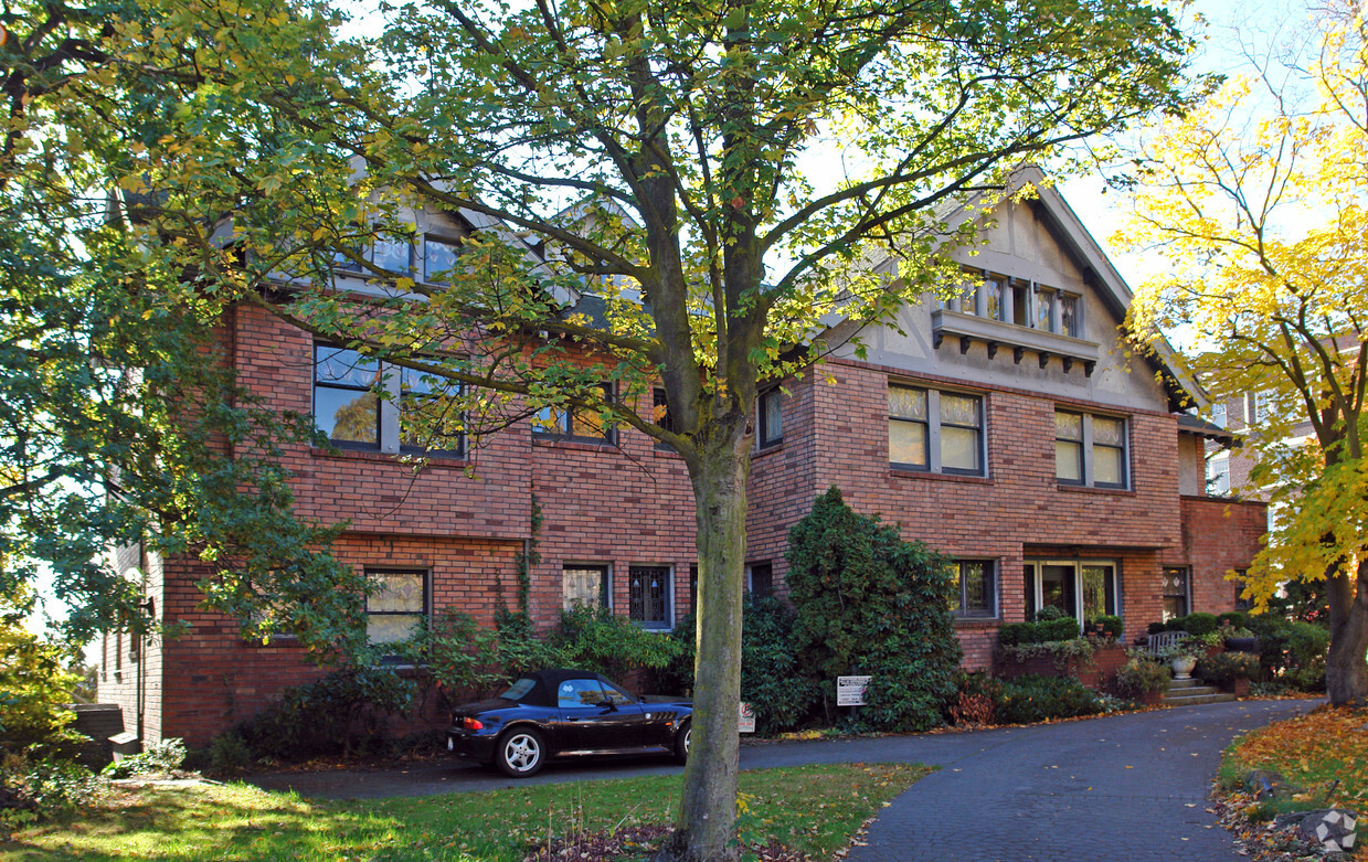 Primary Photo - Gable House