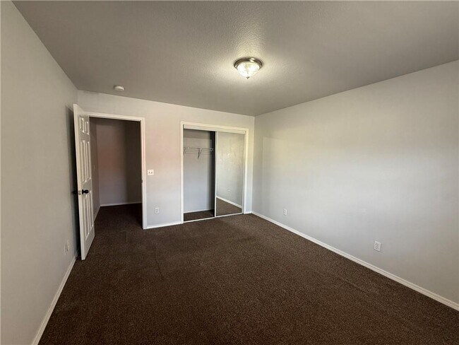 Foto del edificio - 318 E Pickens Rd