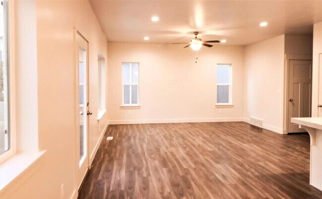 Living Room - 571 N 20 W