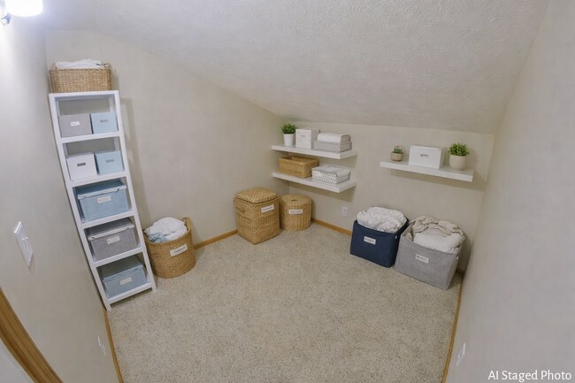 Foto del edificio - Beautiful Town Home with Lake View! 2-Car Garage + Fenced-in Yard + Washer & Dryer Included + Pet...