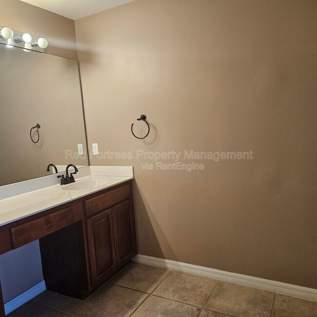 Building Photo - 8271 Village Edge Cir
