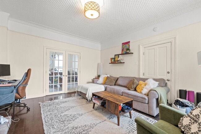 Building Photo - 14 Coles St