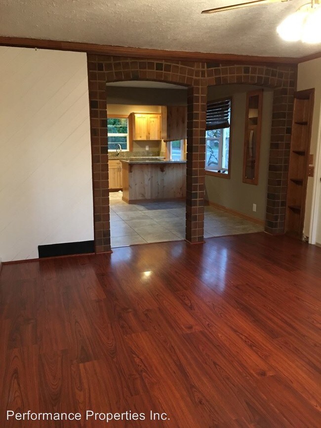 Building Photo - 3 br, 1.5 bath House - 415 SE 94th Avenue