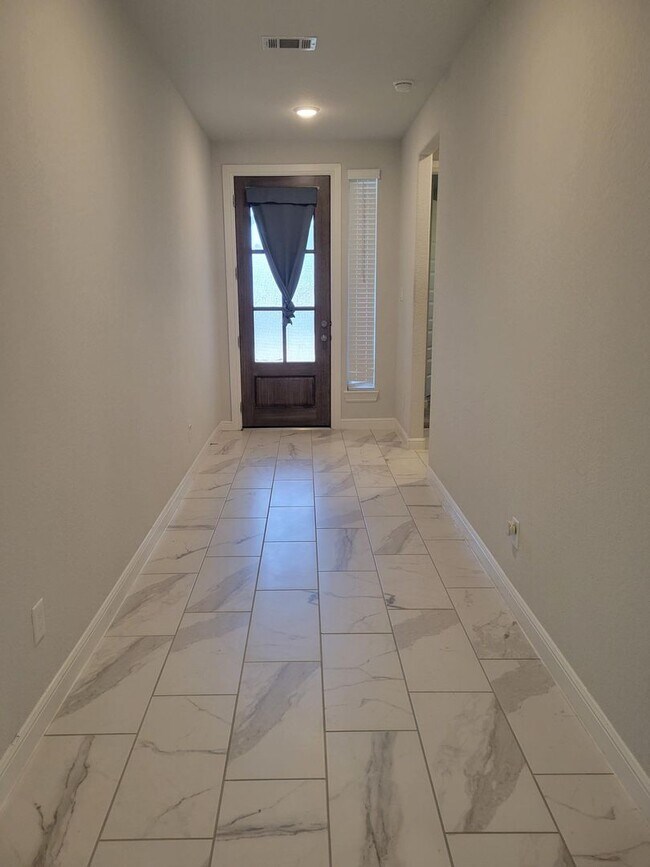 Foto del edificio - One-Story, 4 Bedroom Available!