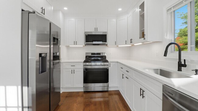 Foto del edificio - 5633 Jamestown Rd