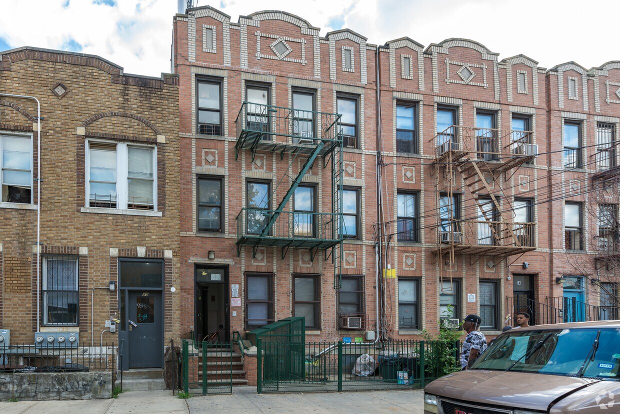 Primary Photo - 86 Newport St