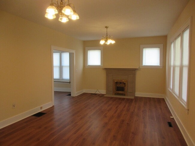 Building Photo - 702 28th St