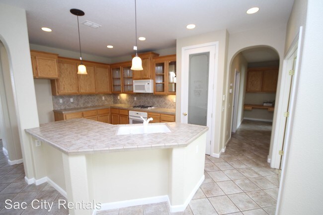 Building Photo - 10132 Blossom Ridge Dr