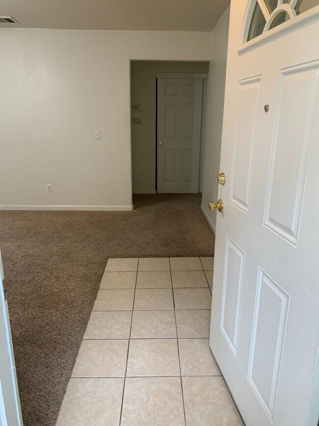 Building Photo - 607e