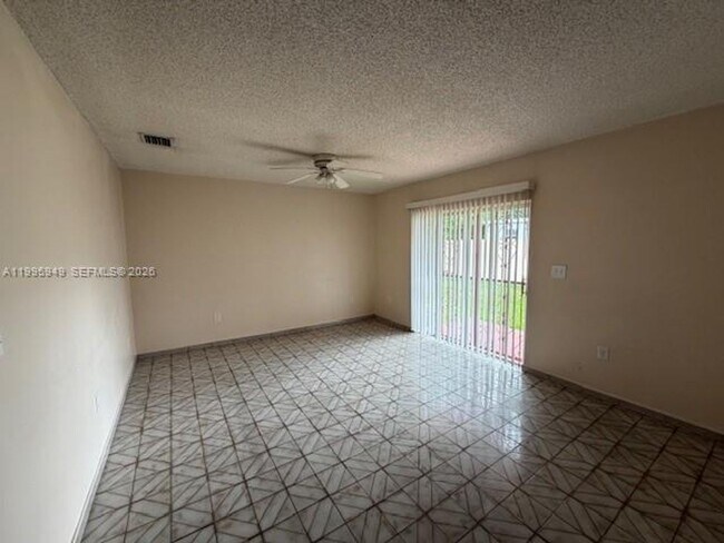 Foto del edificio - 3112 SW 17th St