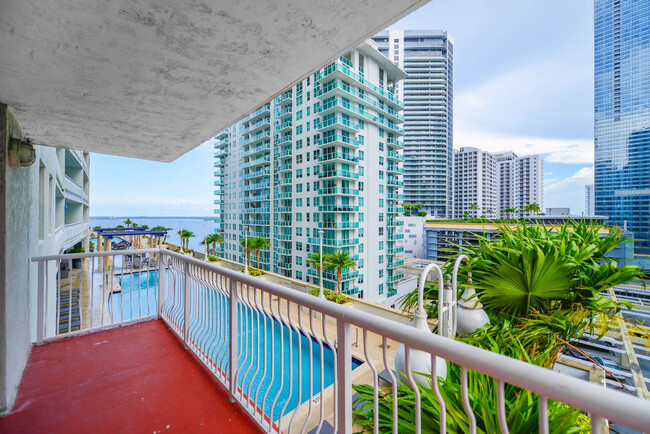 Building Photo - 1200 Brickell Bay Dr