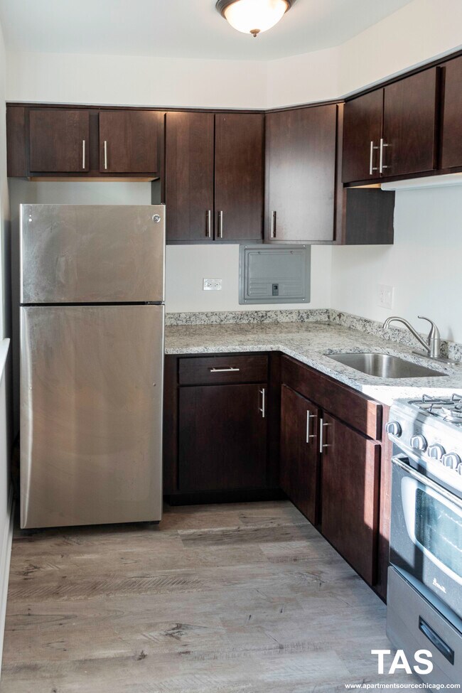 Foto del edificio - 6211 N Kenmore Ave