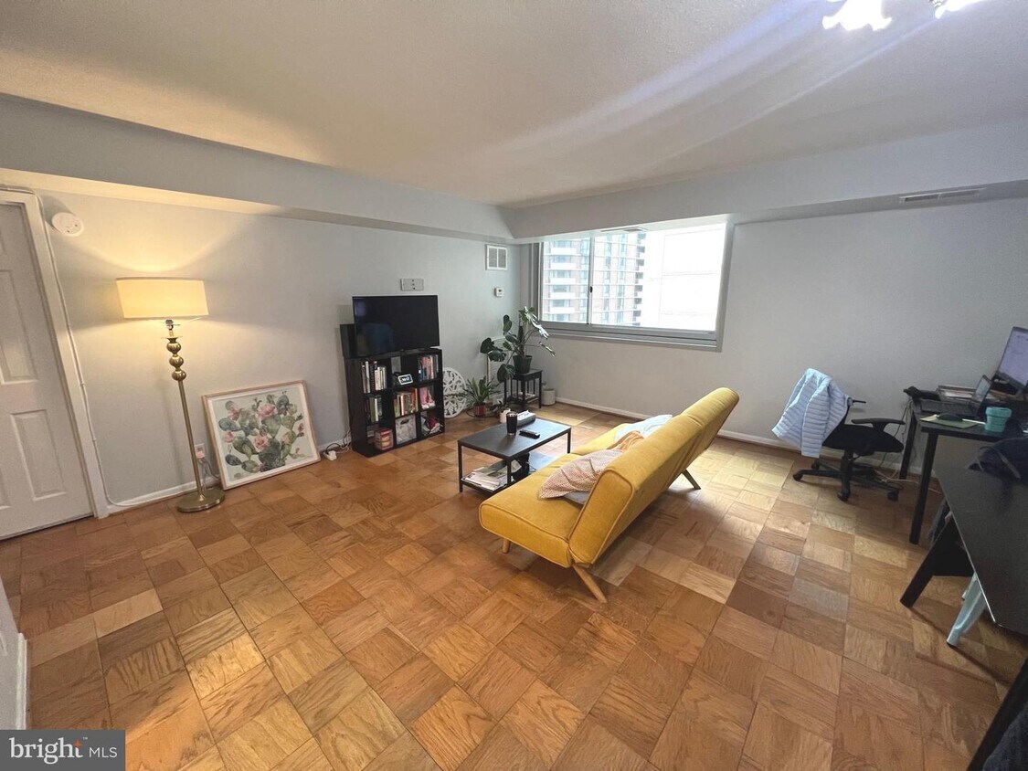 Primary Photo - 4601 N Park Ave