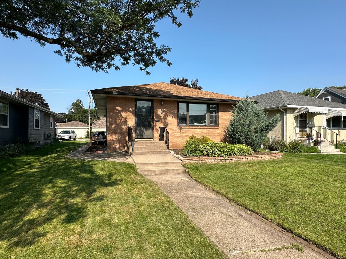 Primary Photo - Nokomis Area Single Family Home, Very Clea...