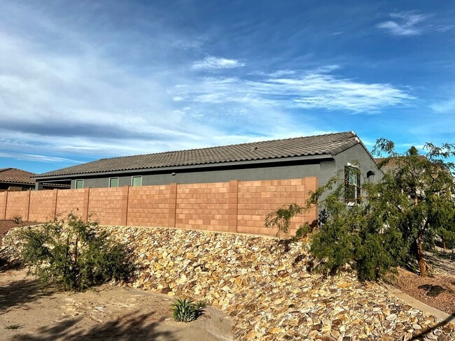 Building Photo - Brand New energy-efficient home!
